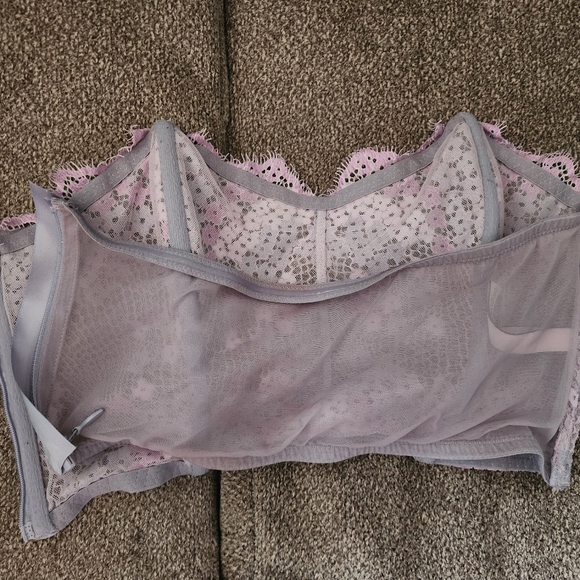 Victoria Secret - Picture 2 of 2